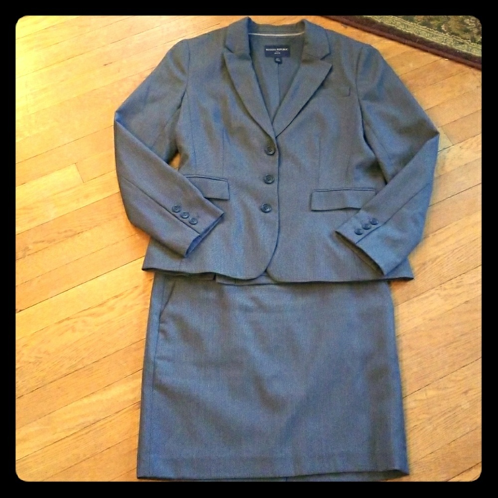 *SOLD* 3 piece Banana Republic suit ❤Make offer❤